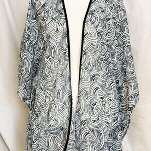 Chicos Talla Topper with blue & metallic swirl pattern and blue edging, sm/med.